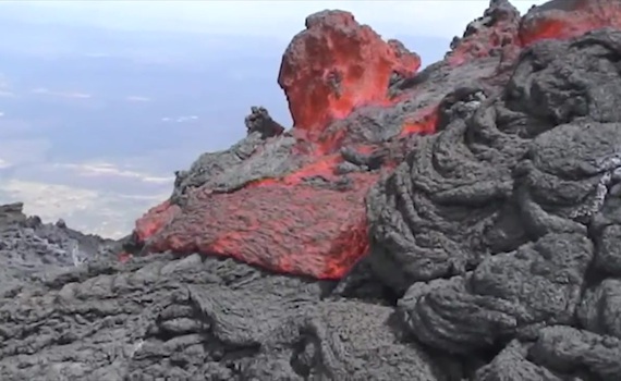 Types of Lava - Pahoehoe and A'a